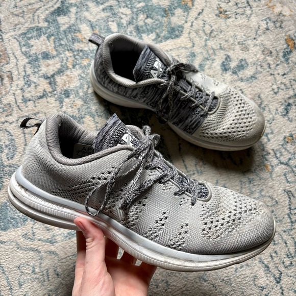 APL Techloom Pro Women’s Running Sneakers Size 9 Lightweight Gray Two Toned Knit - Picture 1 of 6